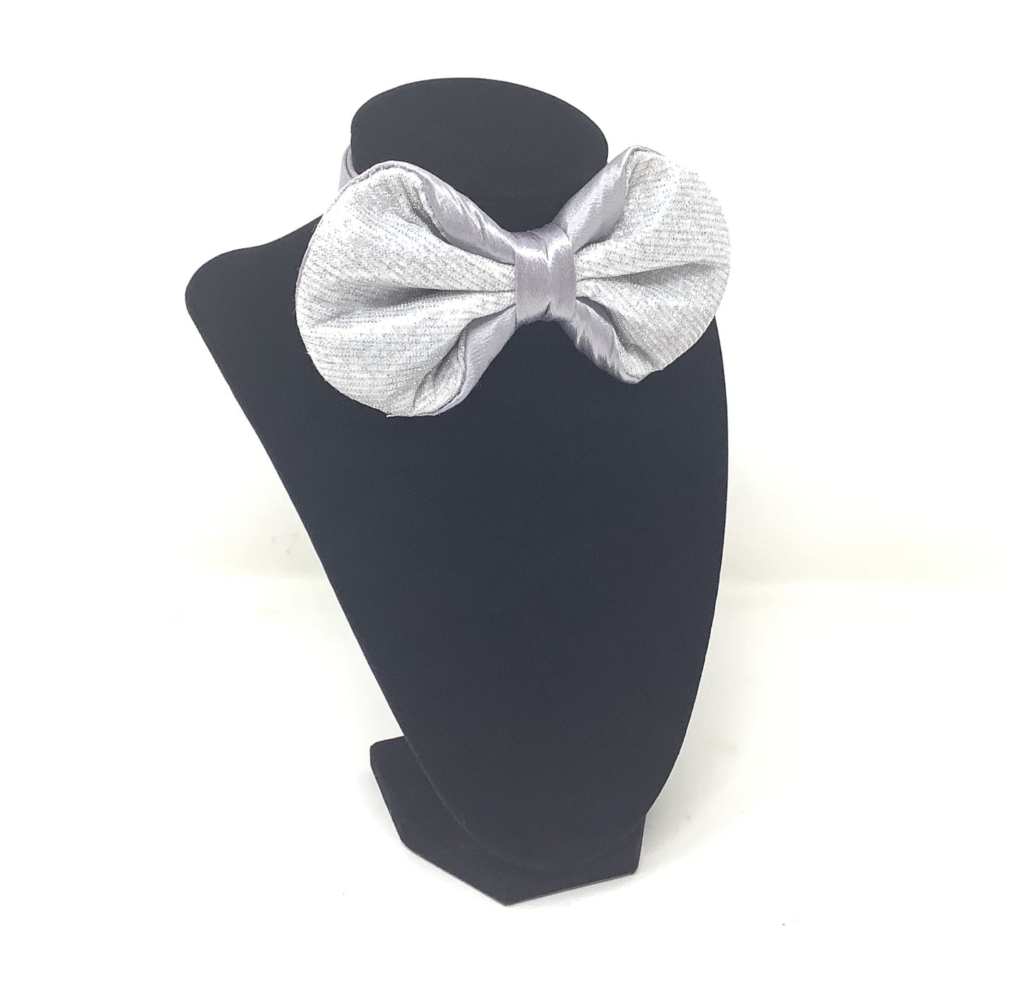 Silver Eclipse Bow Tie
Shimmering silver finish with satin center.
Handcrafted and pre-tied with adjustable strap.
Lightweight with an elegant glow
Perfect for weddings, anniversaries, and modern evening wear.