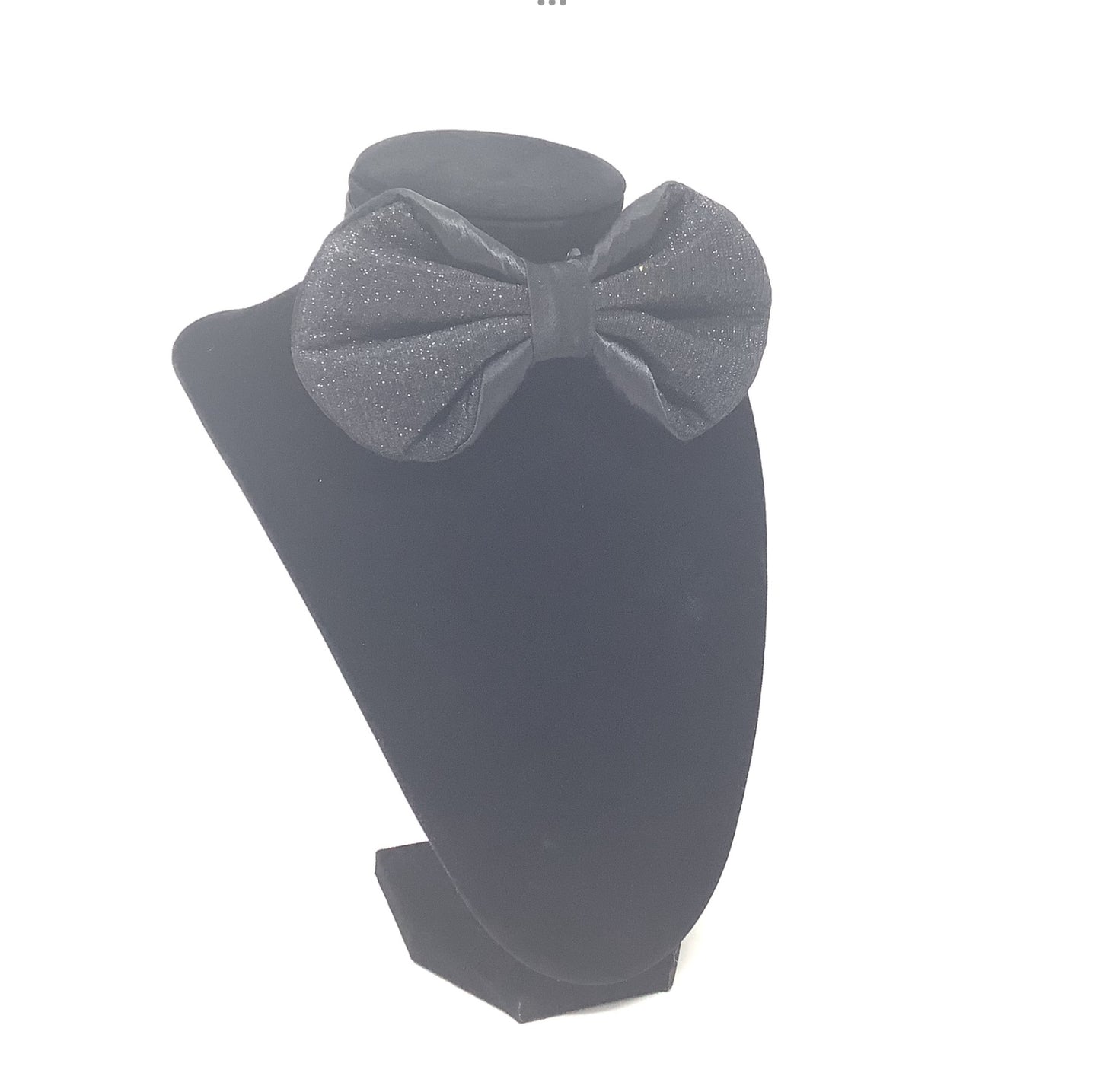 Obsidian Luxe Bow Tie
Shimmering black finish with satin base
Handcrafted, pre-tied, and adjustable
Sleek, versatile, and sophisticated design
Ideal for black-tie events, galas, and luxury occasions